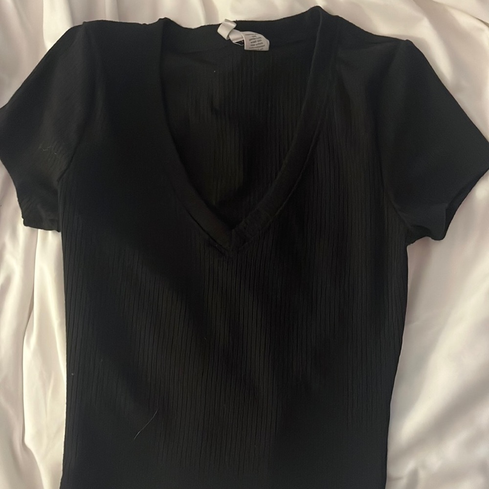 tillys black b neck top size XS! great condition!